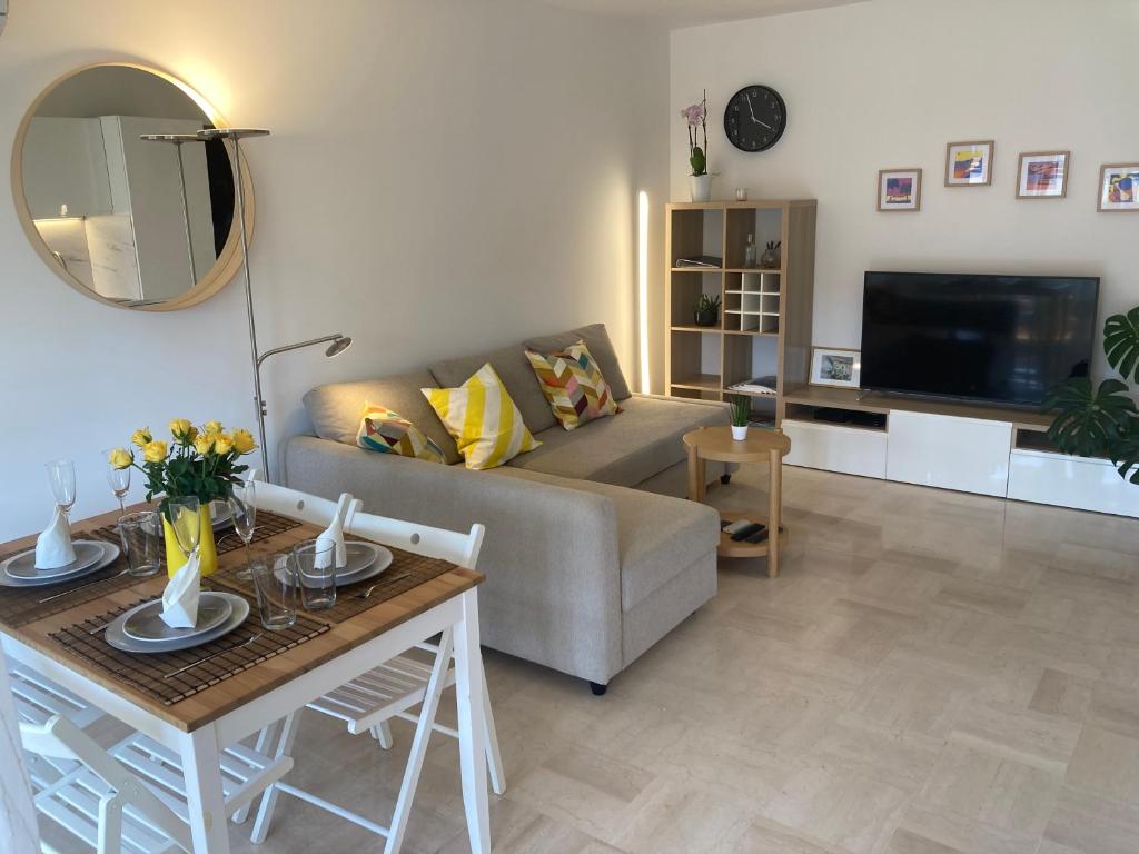 Cozy 1 bedroom apartment Antibes Juan-les-Pins - walk to beaches, restaurants, old town - 5