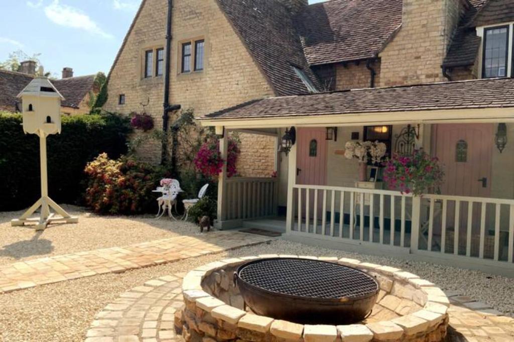 Piglet Lodge, Pebworth