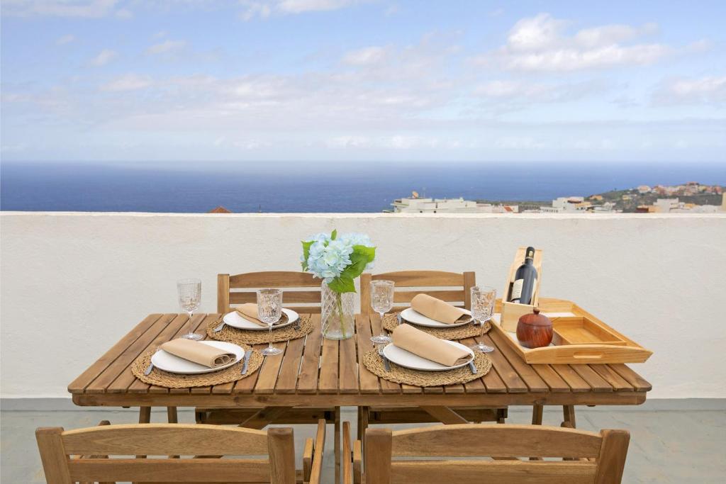 Rooftop View Escape - 1 Minute to Center and Fast Wi-Fi, Icod de los Vinos