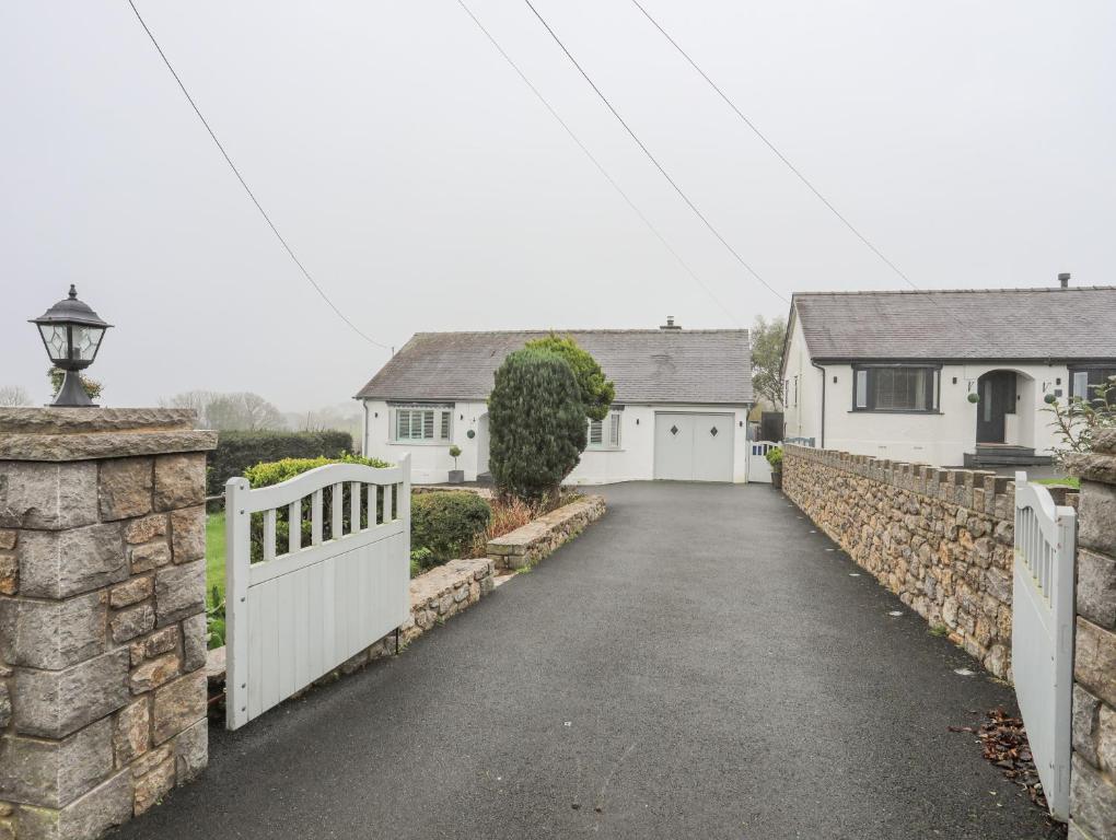 Tyddyn Glas, Benllech