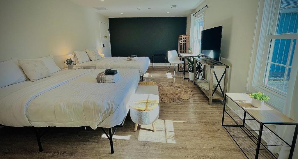 The Drift, Charleston