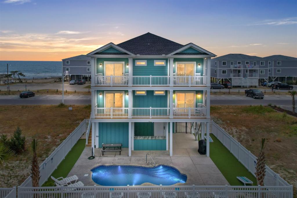 A Wedge Away, close to beach, great views, private heated pool, Ocean Isle Beach