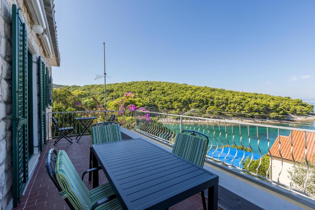 Apartment Jagoda, Postira