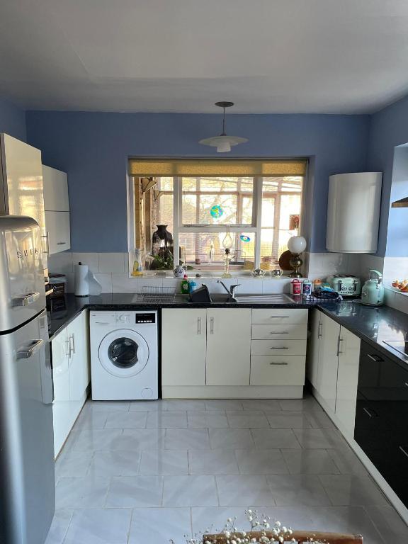 Quirky Mid-Century Holiday Home, Shepton Mallet photo 6