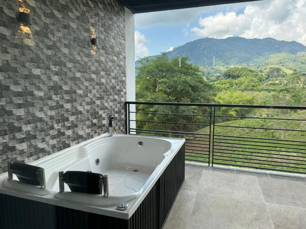 MODERNA CASA LUXURY CAMPESTRE EN PEREIRA. - 2