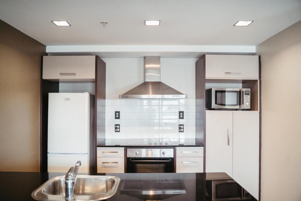 Kitchen, Auckland City Hotel in Auckland