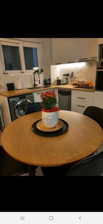 luxury apartment close to metro, Athen