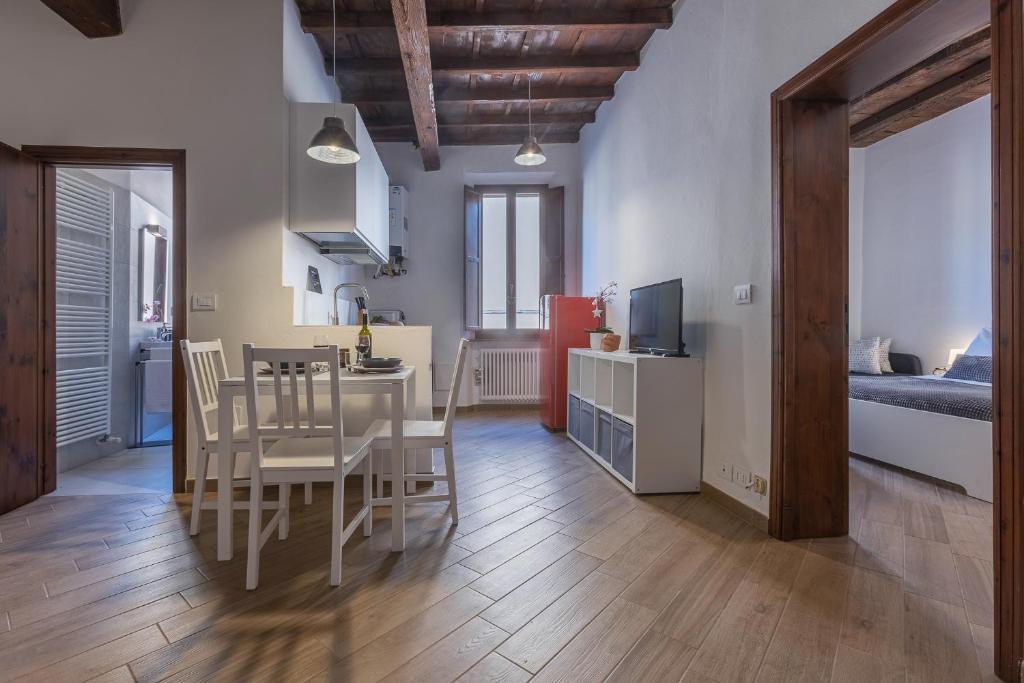 GuestHost - Nel Centro Storico Lovely Apartment - 1