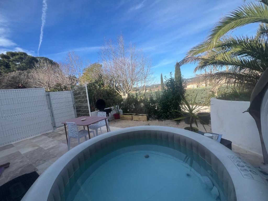 maison t2 avec jaccuzi wifi parking - 1