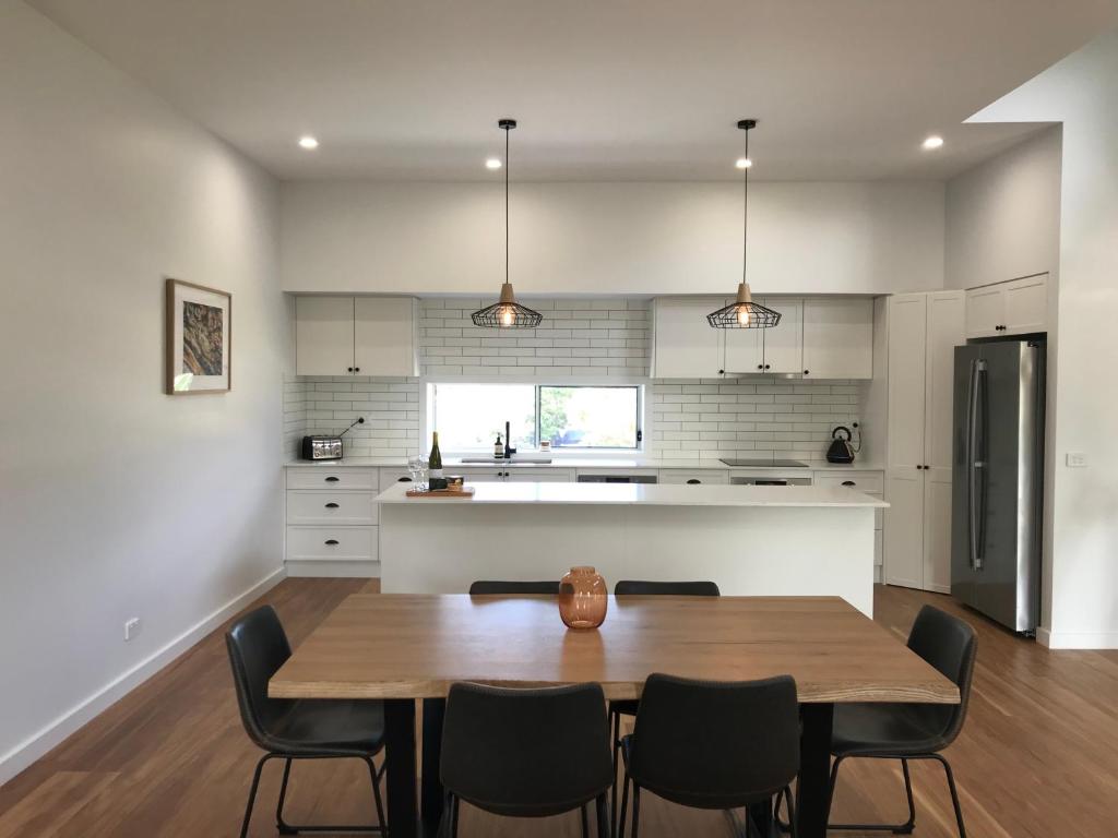 A Sanctuary at Denhams - Family & Pooch Friendly, Surf Beach