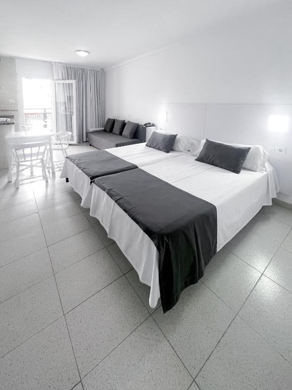 Apartamentos Pez Azul — Hotel rooms in Puerto de la Cruz, Canary Islands