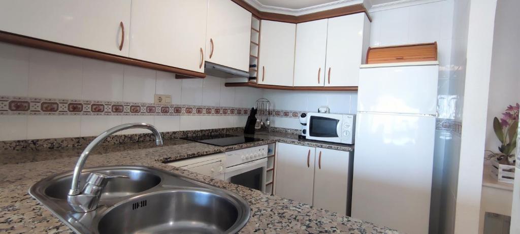 Baix Maestrat - Apartamento en 1ª línea de playa - 4