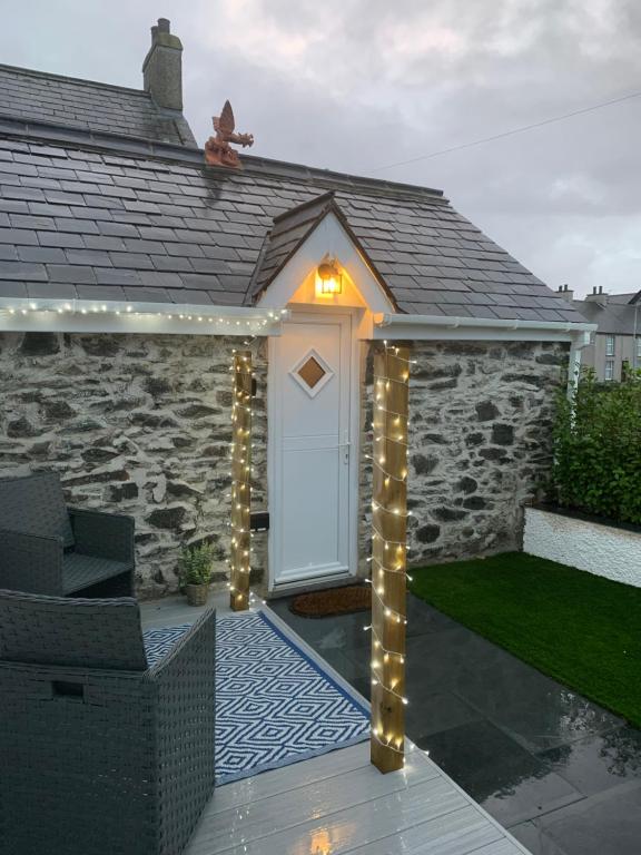 White Mermaid Cottage, Newborough photo 8