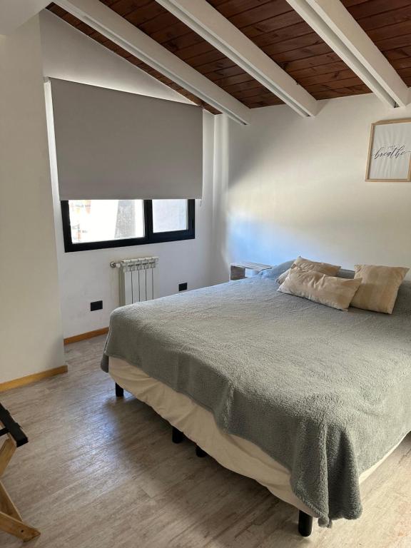 Apartamento hasta 4 personas con jardin, parrilla y, estacionamiento gratuito Ubicado cerca de la ciudad y, a 20 minutos del cerro Catedral - 5