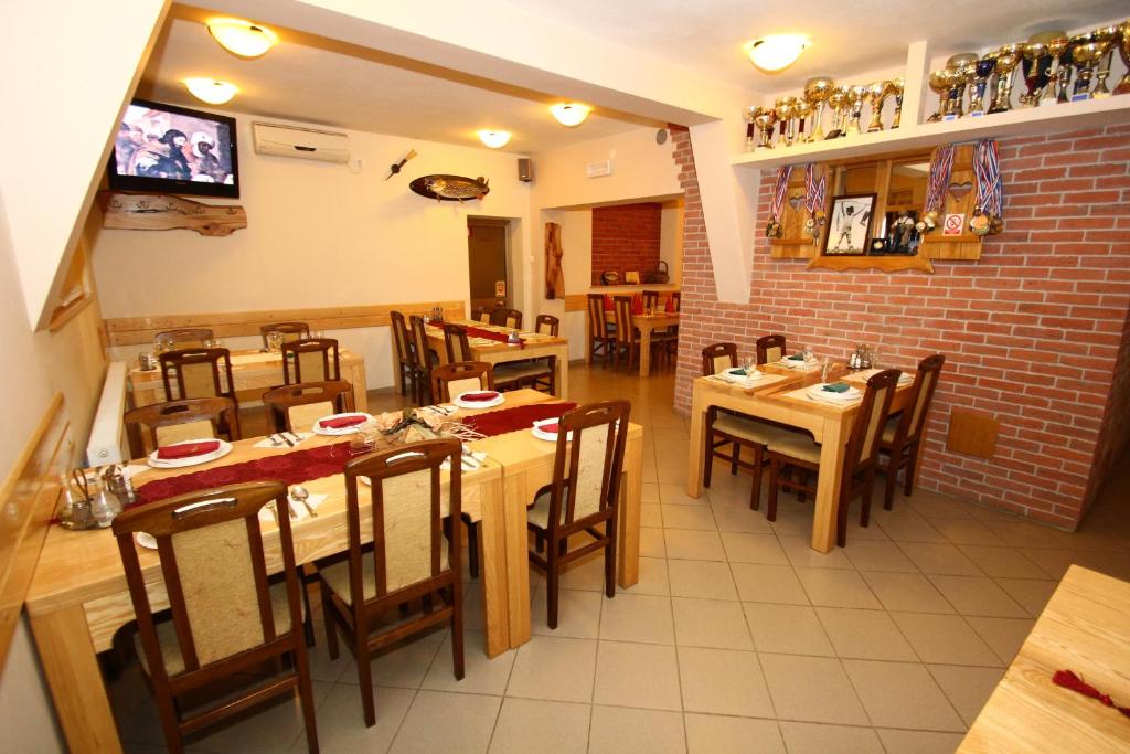 Restaurant, Kod Ribica in Krapje