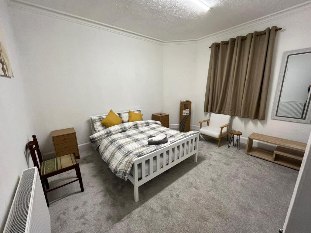 Luxury 1BR Flat Central Dumfries Self Check-in, Parking, Wi-Fi, Dumfries