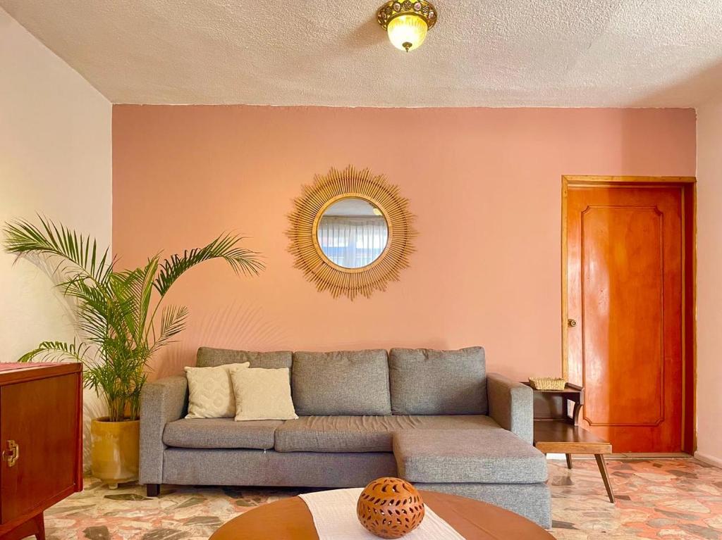Spacious artsy home with fast WiFi - 1