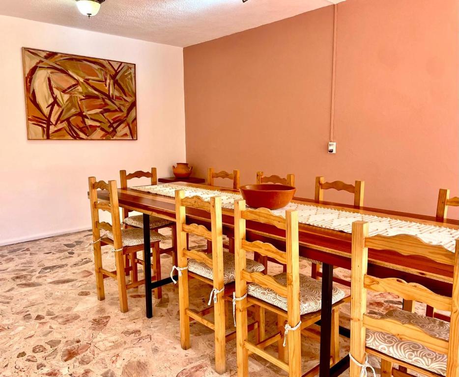 Spacious artsy home with fast WiFi - 4