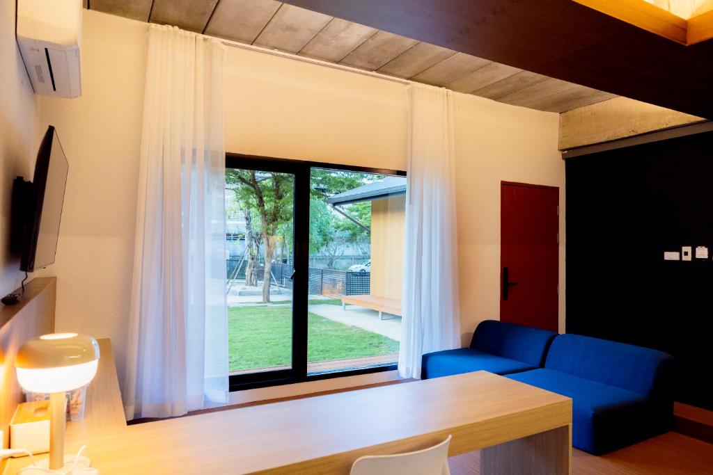 Shared lounge/TV area