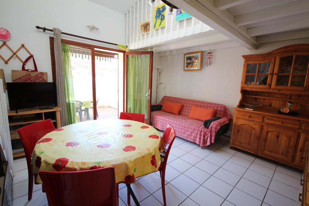 Villa 6 couchages 3 chambres terrasse ombragée parking dans résidence sécurisée piscine commune 400m de la mer LRJP93 - 4