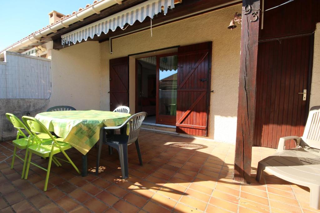 Villa 6 couchages 3 chambres terrasse ombragée parking dans résidence sécurisée piscine commune 400m de la mer LRJP93 - 2