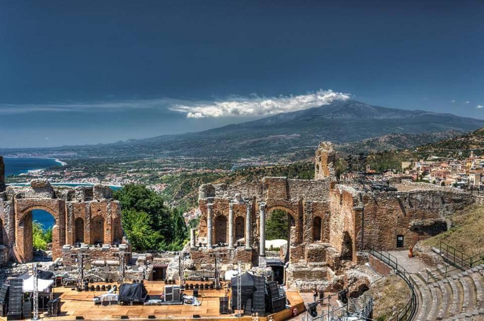 Al Teatro Antico Rooms & House - 1