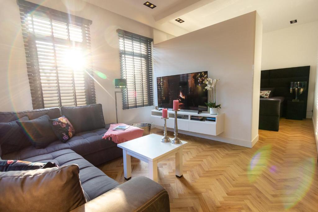 Spacious private apartement, 25min from Amsterdam, Hilversum