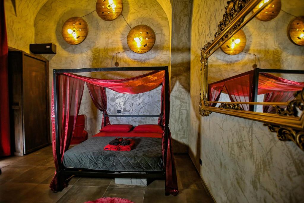 BLACK HOLE ROOMS - 5