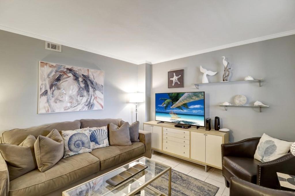 Escaptopia - Mid Island Villa with Multiple Pools, Hilton Head Island