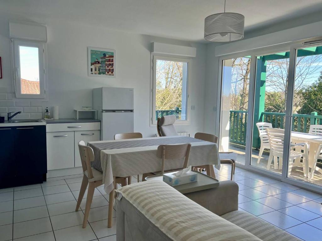 Appartement confortable 2P avec balcon et parking à Cambo-les-Bains - 5