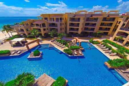 Oceanfront Condo a Block Off 5th in Heart of Playa, Playa del Carmen