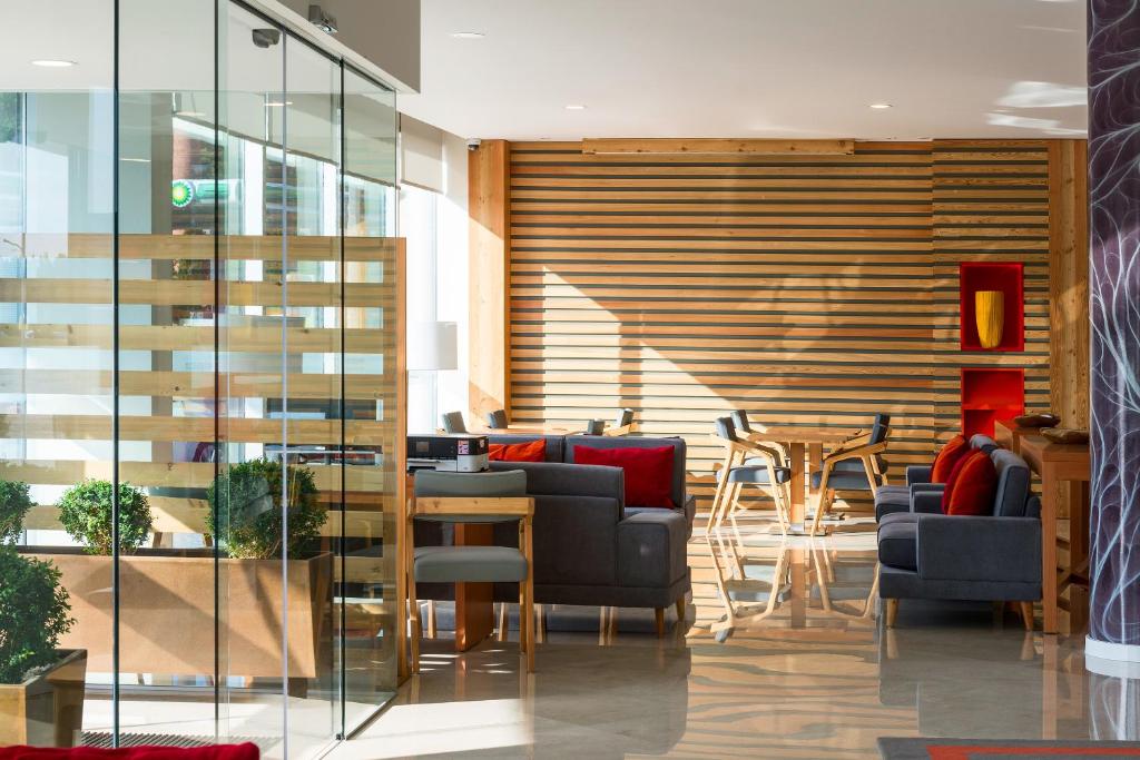 TRYP by Wyndham Leiria photo
