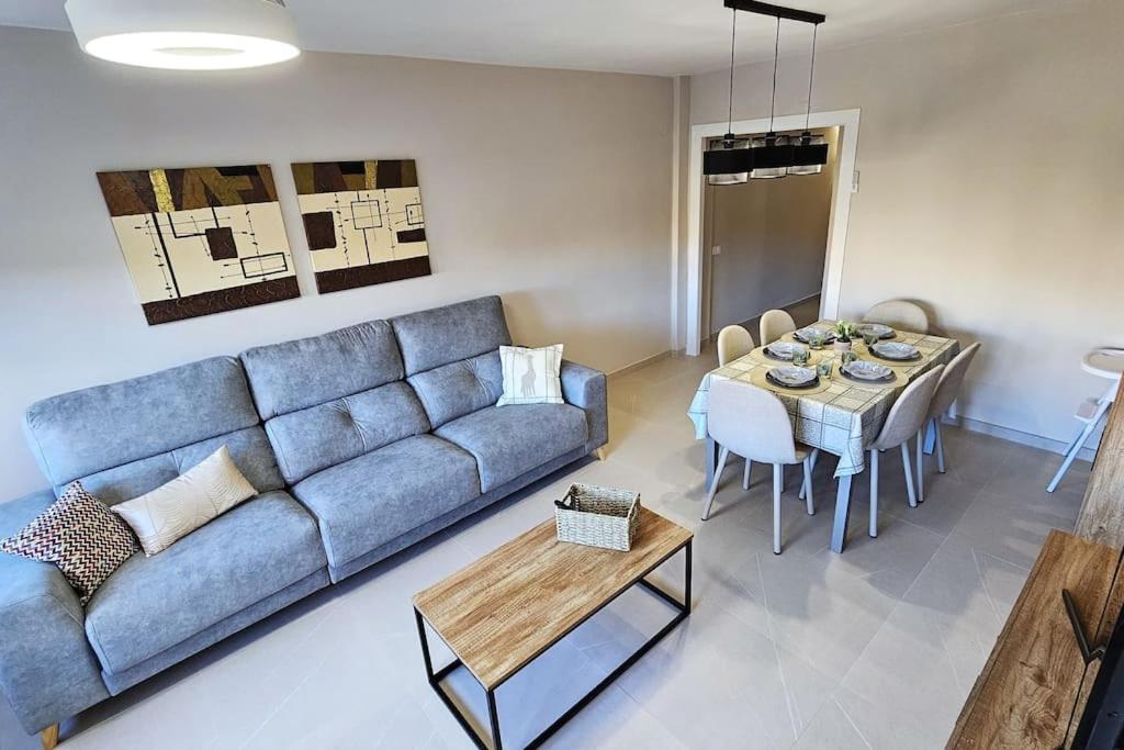 Apartamento REFORMADO con PARKING a 1 minuto de la PLAYA - 1