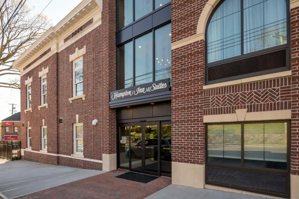 Hampton Inn & Suites Huntington Downtown, Ny, hotel v destinaci Huntington