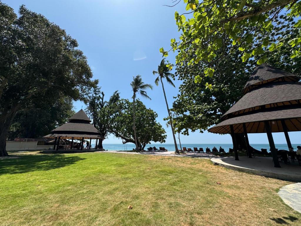 Beach, Hotel and Beach Bungalow at Lanta Resort in Koh Lanta