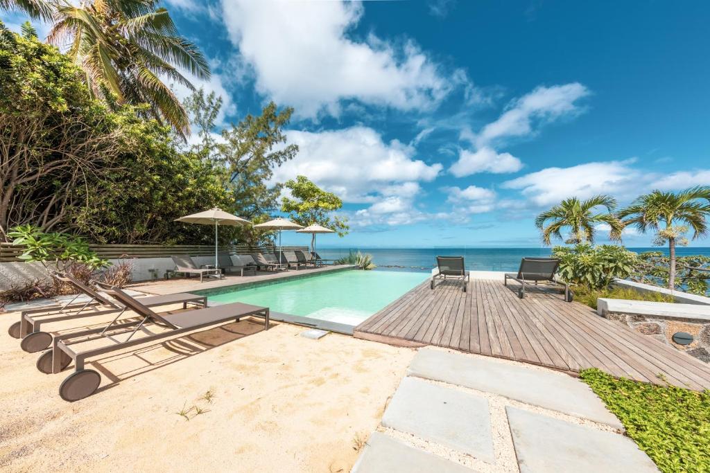 Beach & Mountain by Horizon Holidays, Tamarin