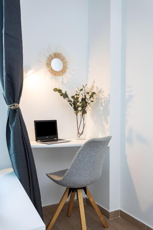 Home2Book Stylish & Luminous Apt Santa Cruz Center - 4
