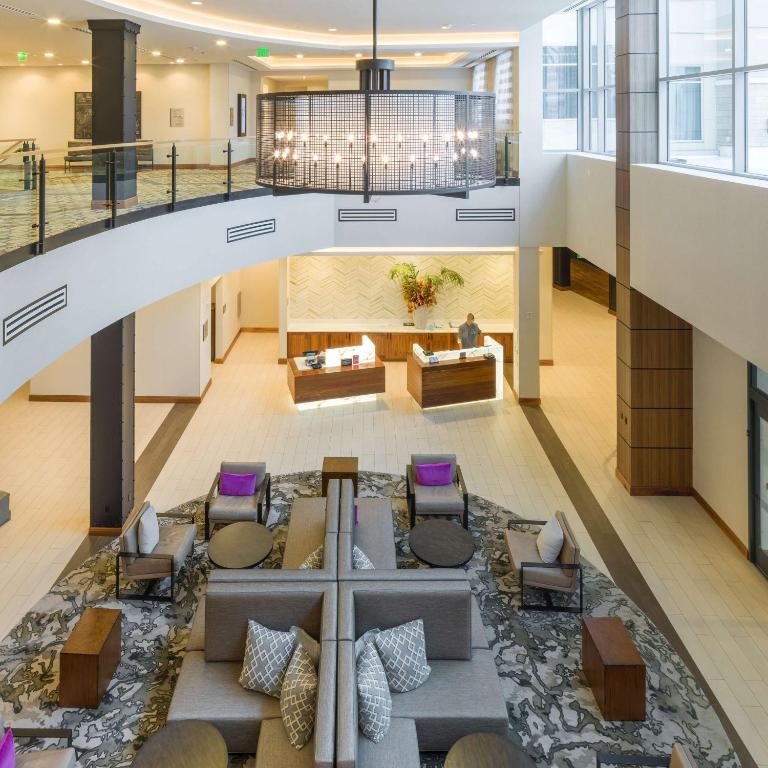エンバシー スイーツ バイ ヒルトン バークレー ハイツ (Embassy Suites by Hilton Berkeley Heights) フロント・ロビー