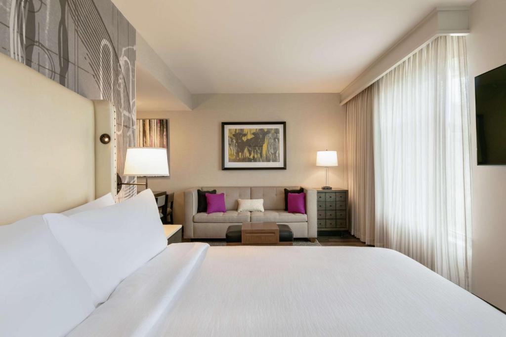 エンバシー スイーツ バイ ヒルトン バークレー ハイツ (Embassy Suites by Hilton Berkeley Heights)