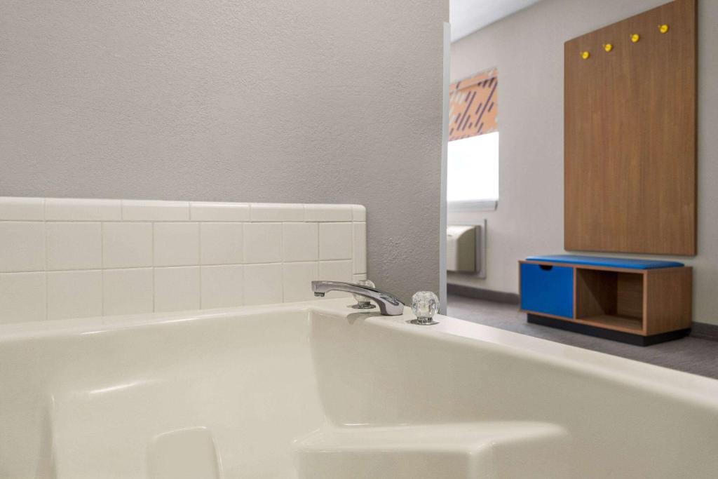 Room Detail 1