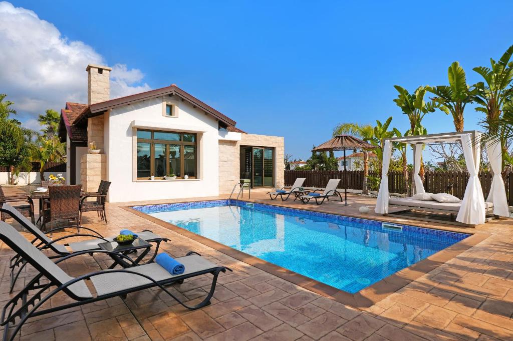 Villa Lara - 3bed Bangalow with Large Pool, Ayia Napa
