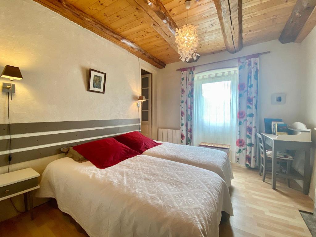 Gite 10 pers avec 4 chambres et 3 salles d'eau animaux admis - FR-1-582-94 전경