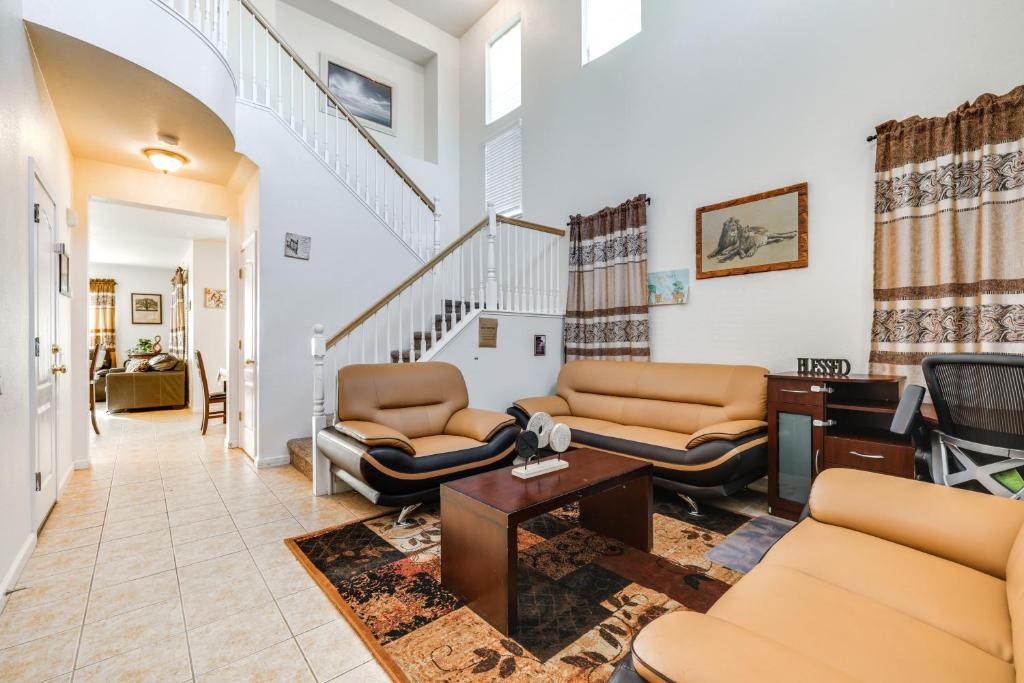 Spacious Turlock Home about 1 Mi to University!, Turlock