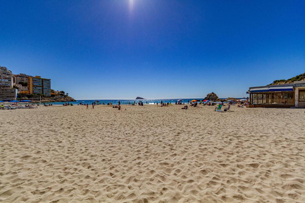Beautiful flat in the building Balcon del Mar, on the first line of La Cala beach, pool and garage - 2