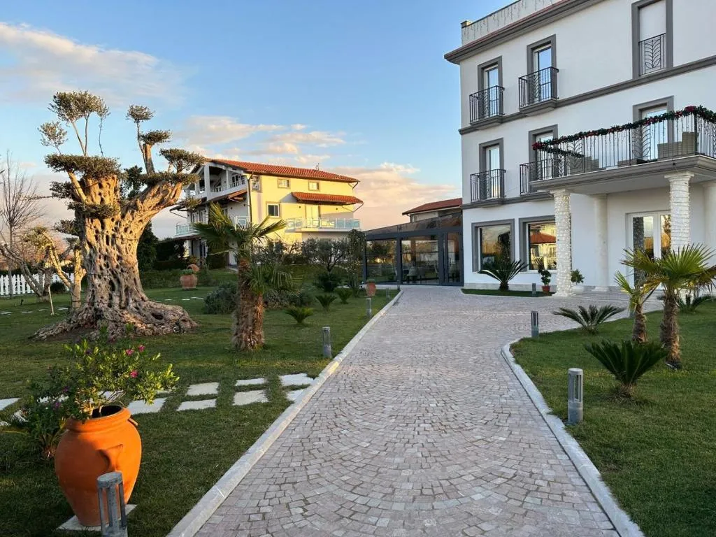 Evergreen Laguna Vain-Lezhe, hotel in Lezhë