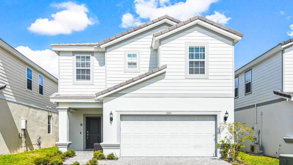 7BR Solterra Resort - Newly renovated home w pool, Davenport