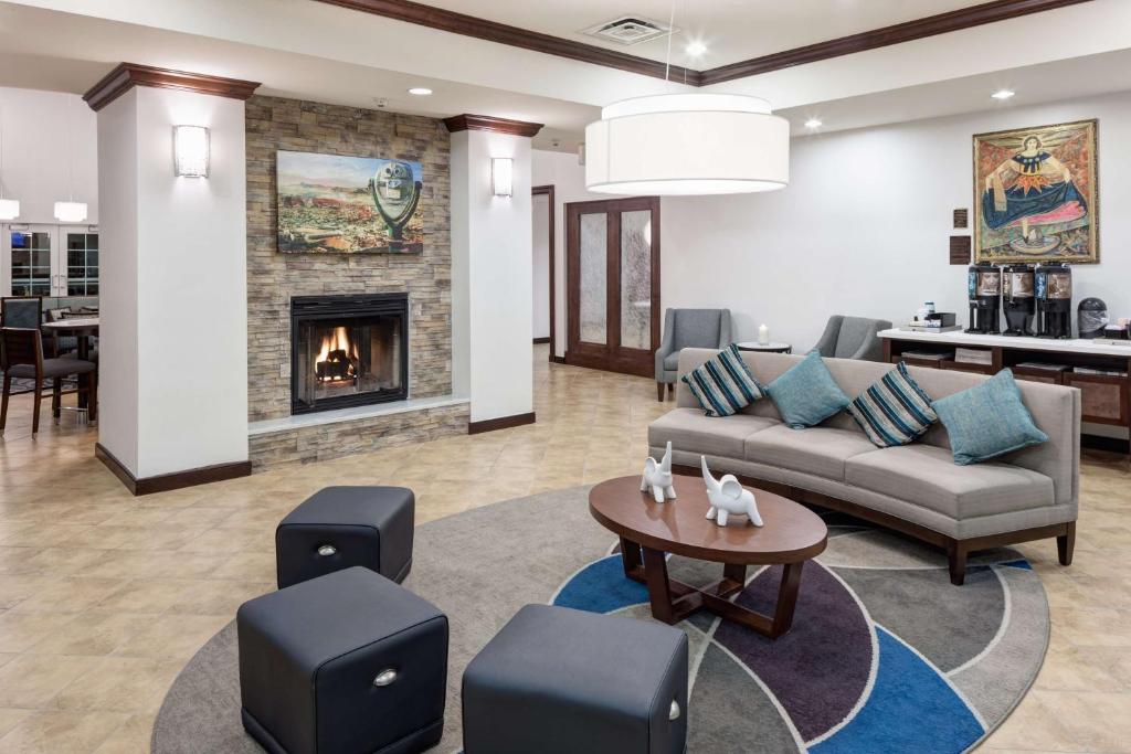 ホームウッド スイーツ バイ ヒルトン エル パソ エアポート (Homewood Suites by Hilton El Paso Airport) フロント・ロビー
