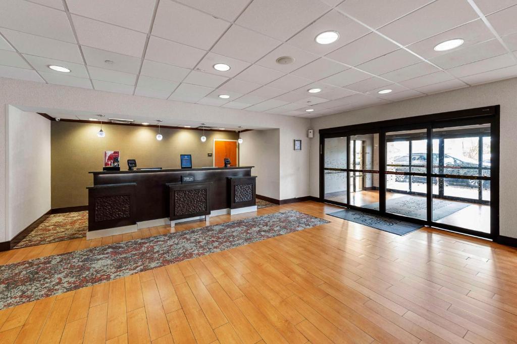 Hampton Inn Nanuet フロント・ロビー