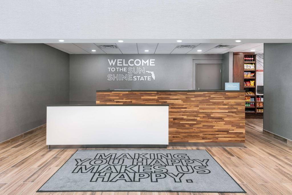 Hampton Inn & Suites Fort Myers Beach/Sanibel Gateway フロント・ロビー
