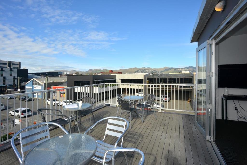 Shared lounge/TV area, Southwark Apartments in Christchurch